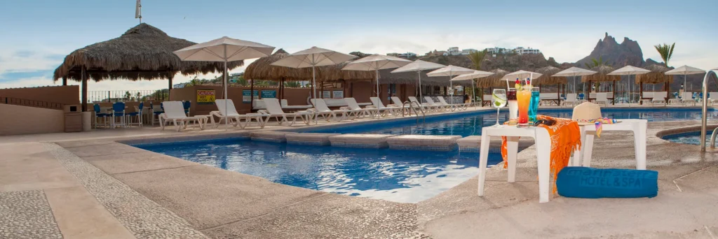 amenidades_pool_bar_principal2